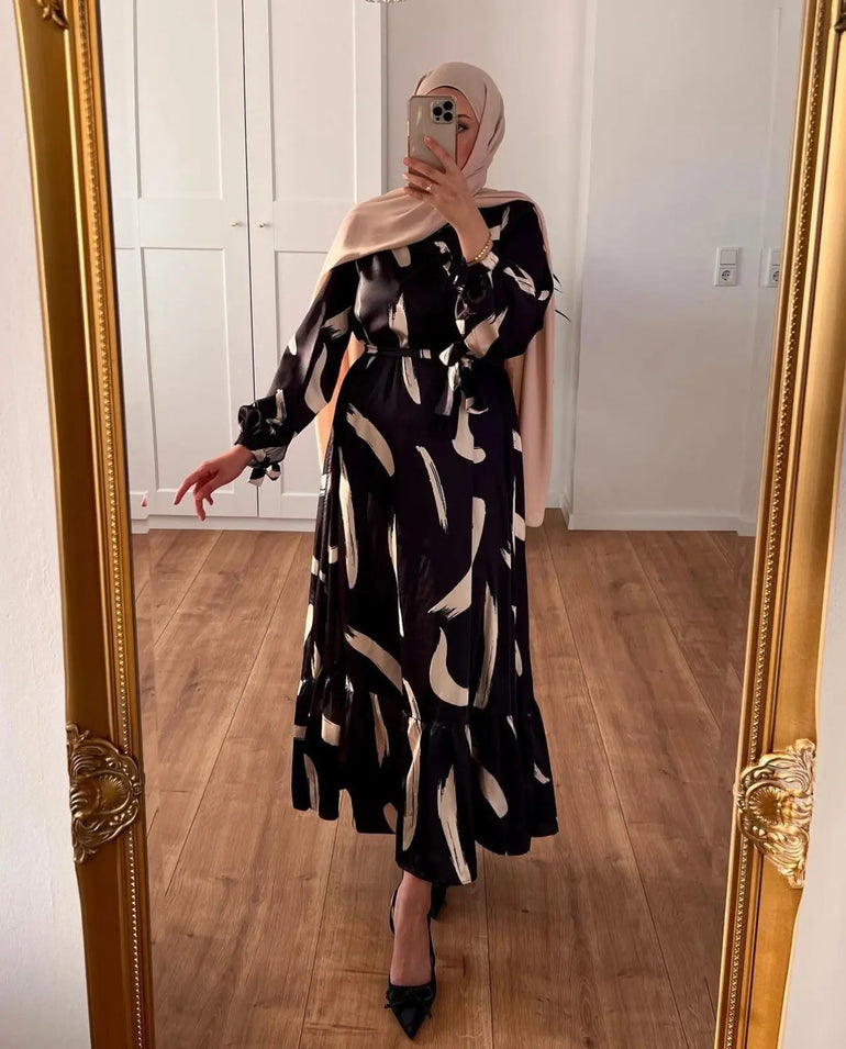 Kleid in Satinoptik S A Y A H