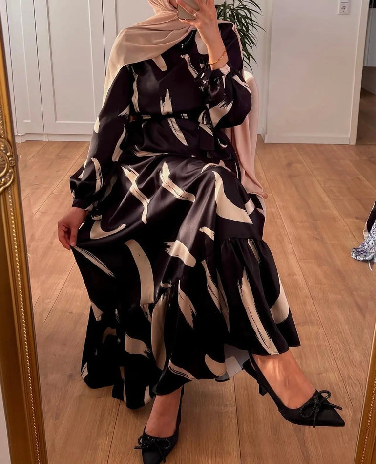 Kleid in Satinoptik S A Y A H