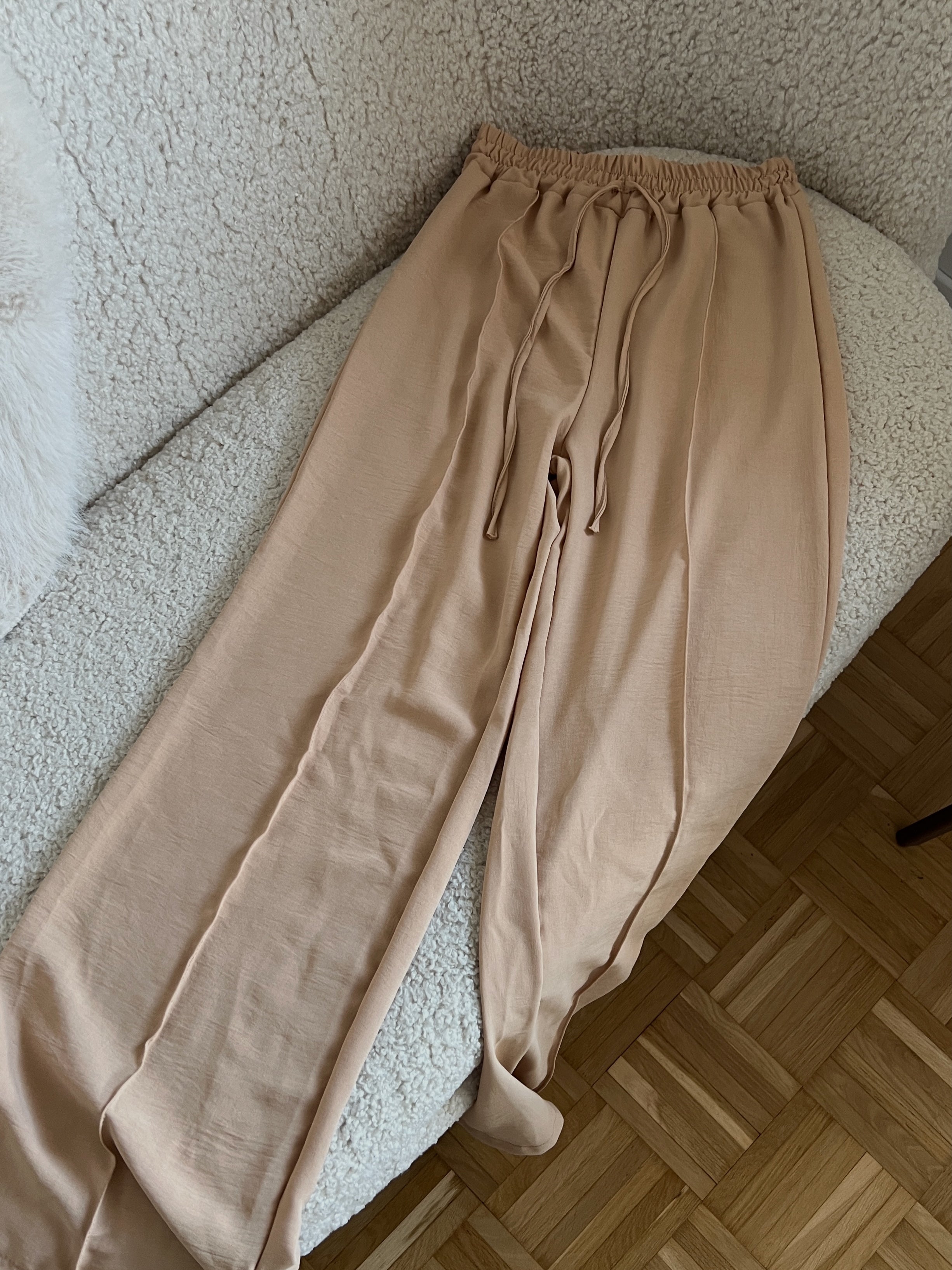 Lockere Stoffhose mit Kordelzug